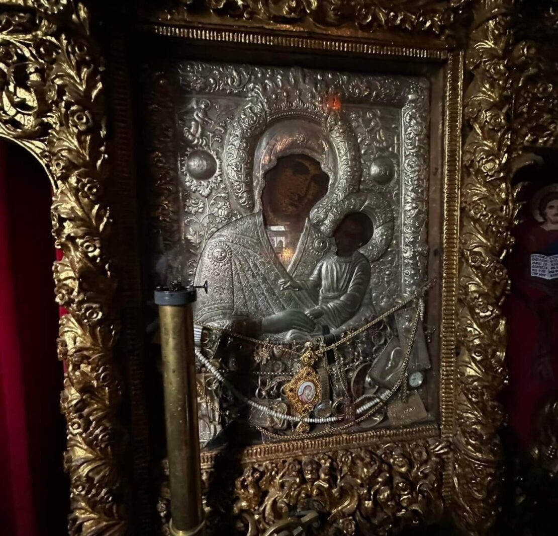 Молитва до Пречистої Владичиці Богородиці: звернення до могутньої покровительки захисту від диявольських спокус та прохання про благословення