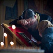 Сповідь та Соборування: Різні релігійні практики для отримання прощення гріхів