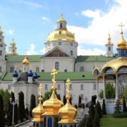Пресвята Богородице: заступниця та надія вірних у скрутні часи