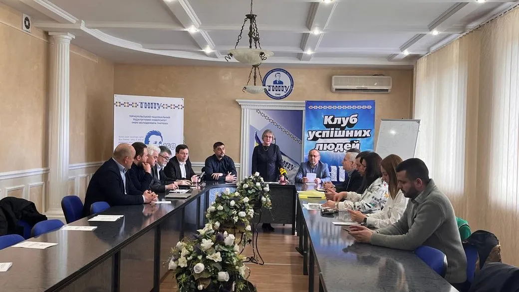 Круглий стіл у Тернополі: обговорювали розрив договору оренди Почаївської лаври та її культурну цінність для України