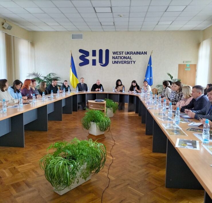 Круглий стіл "Покликані до життя у повноті" обговорив проблеми молоді з ментальними та комплексними порушеннями