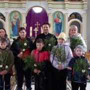 Традиція складання та освячення вербових гілочок: символ Вербної неділі