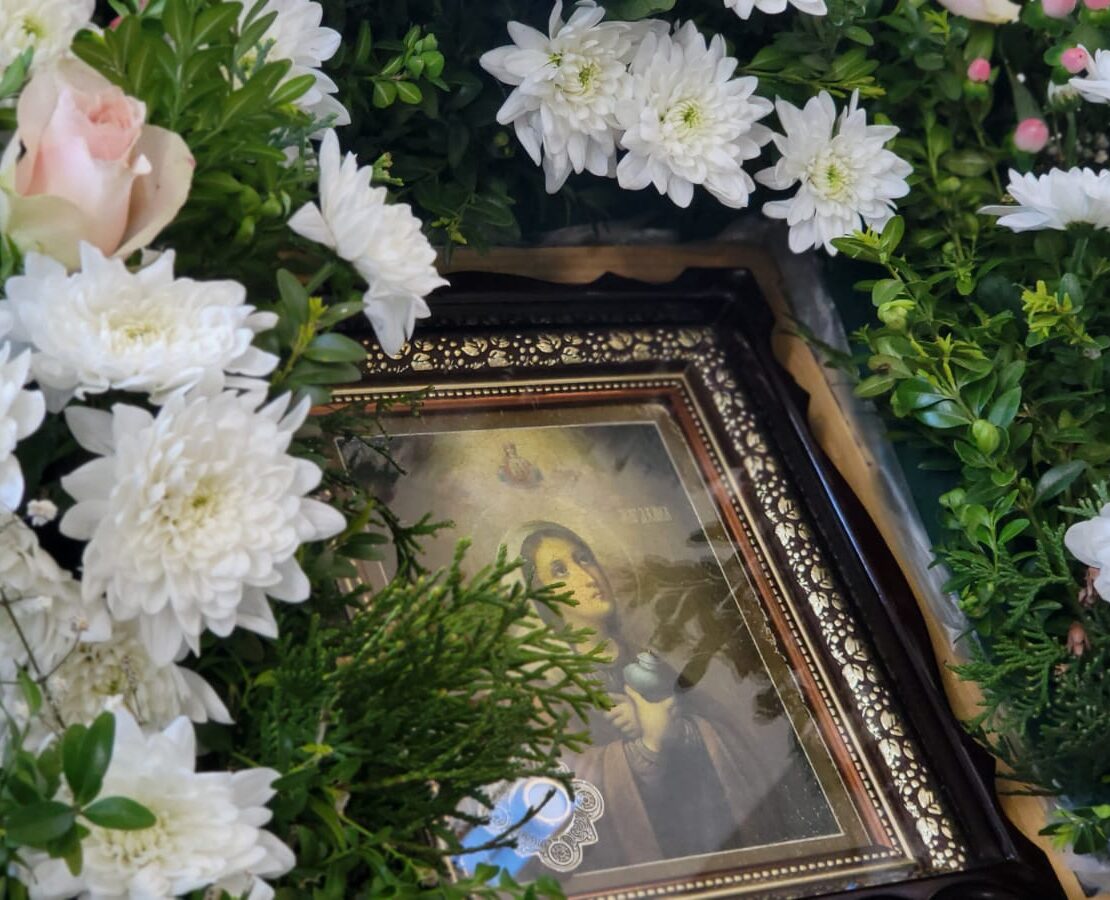 Дізнайтеся про важливість свята Жінок-мироносиць та прийняття побажань здоров'я, щастя та перемоги для українських жінок.