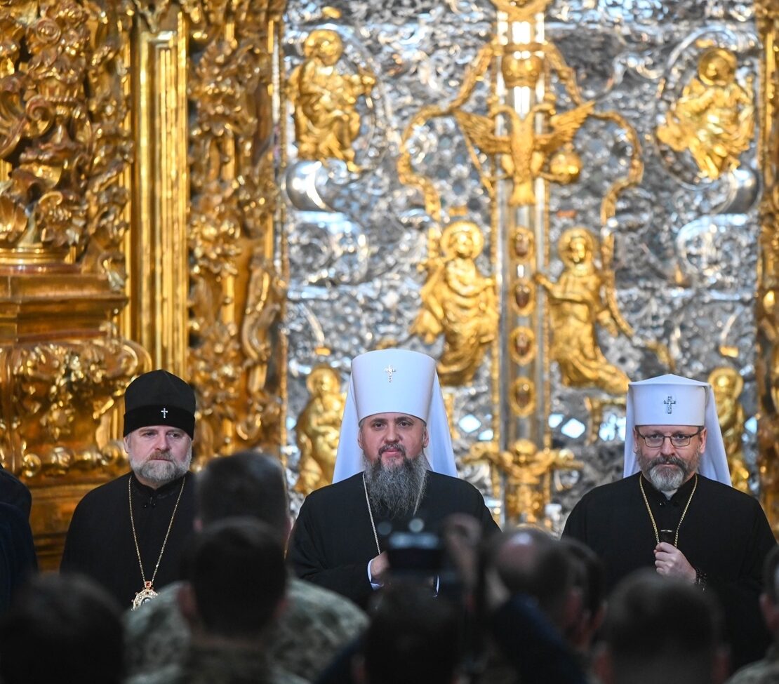 Збройні сили України отримали перших професійних військових капеланів та їхній прапор: благословіння та нагороди від Блаженнішого Митрополита Епіфанія