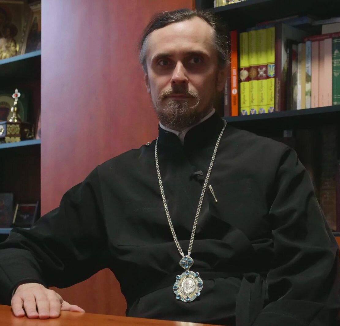 «Якщо зараз розірвати договір оренди МП зможе вивезти мощі й ікони». Як повернути Почаївську лавру та її парафіян