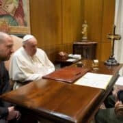Зеленський і Папа Римський поспілкувались 40 хвилин та обмінялись подарунками