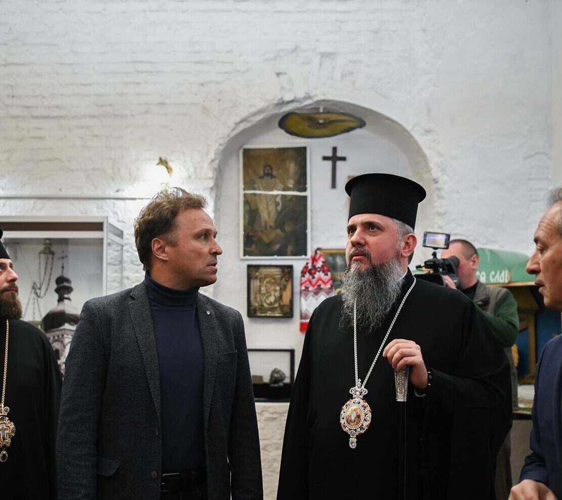 Предстоятель у Лаврі взяв участь у відкритті виставки «…Але будуть відроджені у славі і силі»