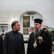 Предстоятель у Лаврі взяв участь у відкритті виставки «…Але будуть відроджені у славі і силі»