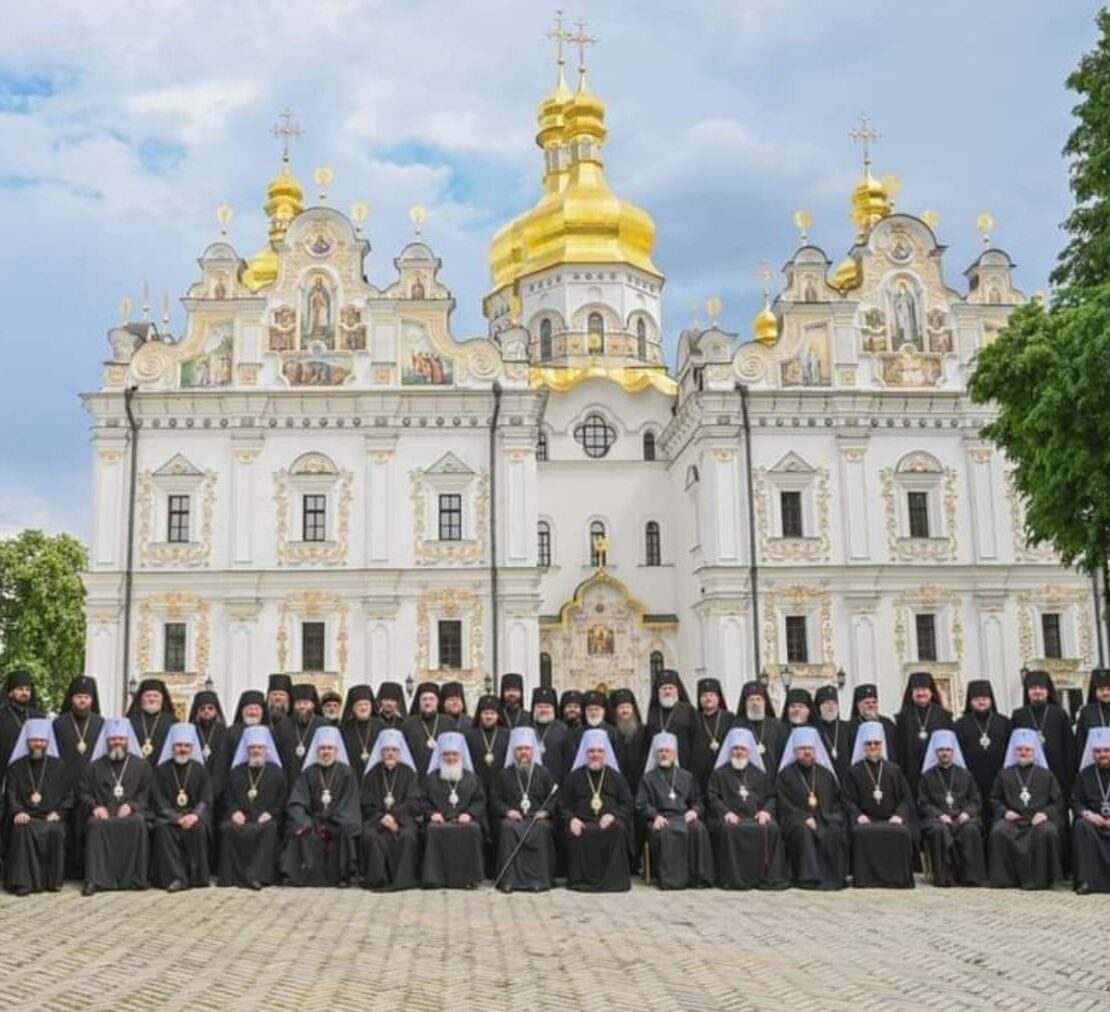 Фото, що символізує єдність і мир українського єпископату в святому місці