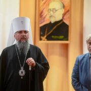 Митрополит Епіфаній вручив Всеукраїнську премію імені Івана Огієнка