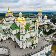 Митрополит Епіфаній розповідає про реєстрацію документів та збереження історичних надбань Почаївської лаври