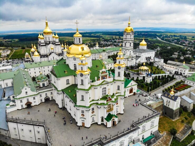 Митрополит Епіфаній розповідає про реєстрацію документів та збереження історичних надбань Почаївської лаври