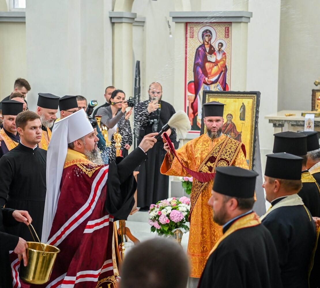 Митрополит Епіфаній молиться за перемогу України у Івано-Франківську
