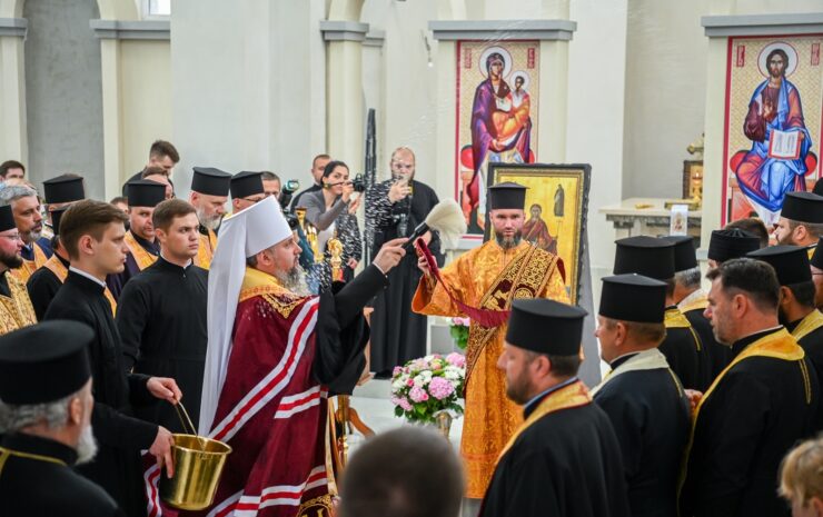 Митрополит Епіфаній молиться за перемогу України у Івано-Франківську