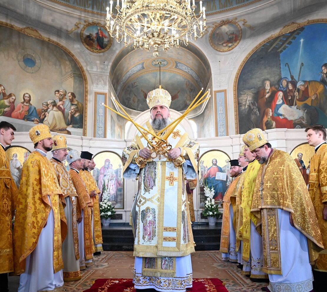 Митрополит Епіфаній звершив Божественну літургію в столичному Петропавлівському храмі
