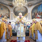 Митрополит Епіфаній звершив Божественну літургію в столичному Петропавлівському храмі