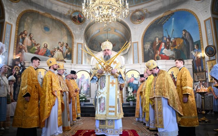 Митрополит Епіфаній звершив Божественну літургію в столичному Петропавлівському храмі