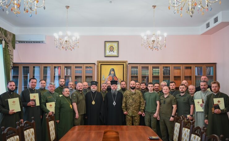 Підтримка захисників: Митрополит Епіфаній вручив мандати військовим капеланам