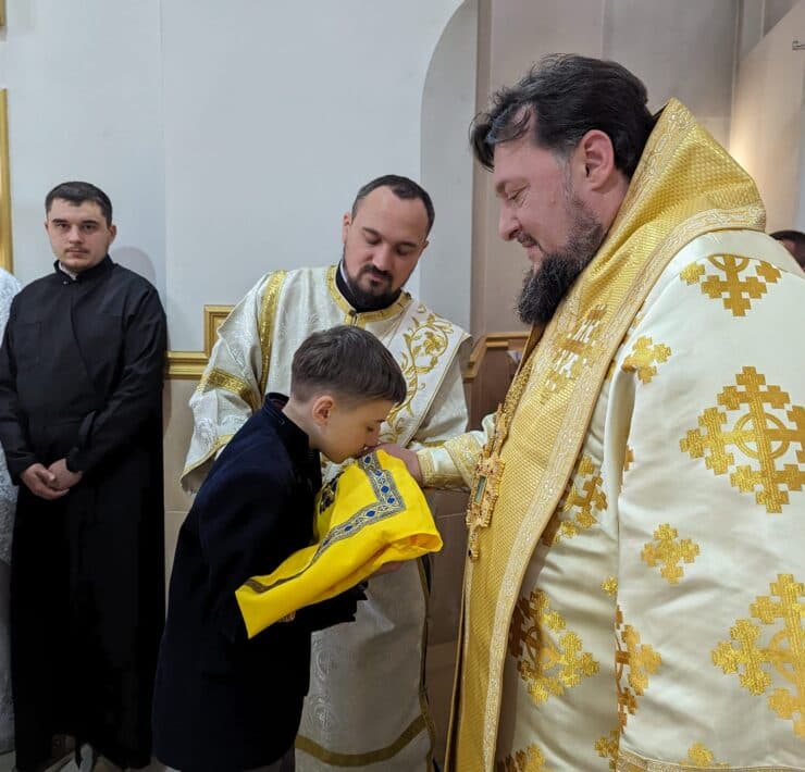 Духовна Символіка: Значення та Обряд Благословіння Стихарів Архієреєм